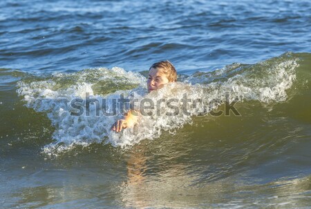 Chłopca piękna fale ocean plaży twarz Zdjęcia stock © meinzahn