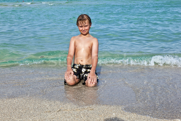 Erkek su okyanus plaj eller gülümseme Stok fotoğraf © meinzahn