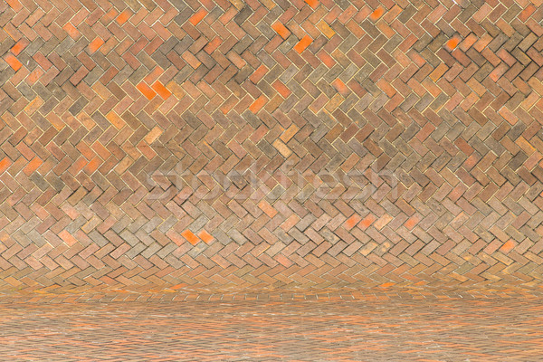 Armonic roşu zid de cărămidă curba perete abstract Imagine de stoc © meinzahn