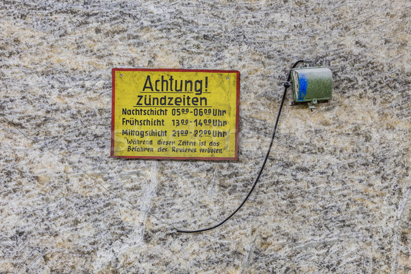 Figyelmeztető jel gyújtás idő bánya öreg fény Stock fotó © meinzahn