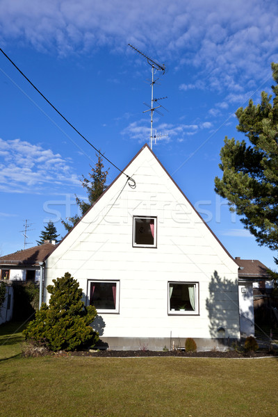 Casa di famiglia suburbana cielo blu cielo casa Foto d'archivio © meinzahn