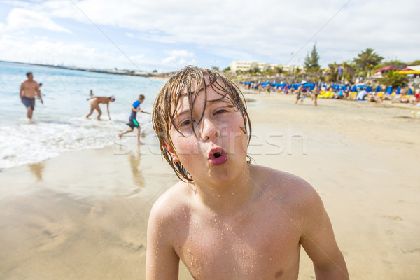 Menino diversão prancha de surfe praia água sorrir Foto stock © meinzahn