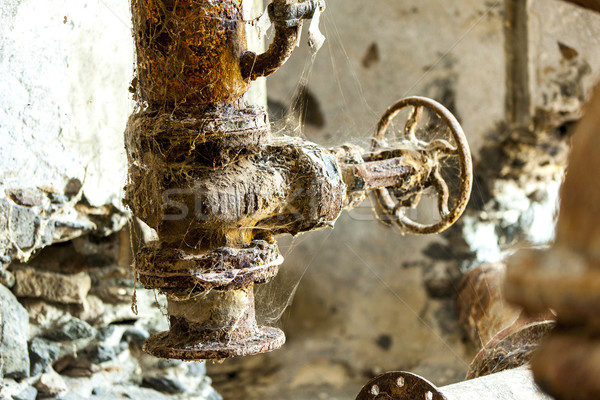 Zardzewiałe maszyny starych zgniły rafineria stacja Zdjęcia stock © meinzahn