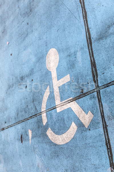 Kék fogyatékos felirat parkolóhely Franciaország út Stock fotó © meinzahn
