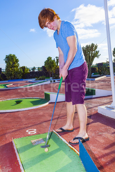 Jongen spelen klein golfbaan glimlach golf Stockfoto © meinzahn