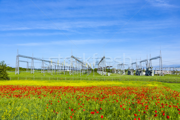 Centrala electrica distribuire statie frumos peisaj primăvară Imagine de stoc © meinzahn