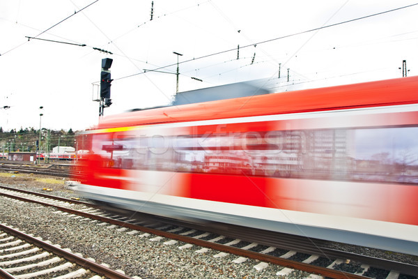 Tren hojas estación velocidad construcción vidrio Foto stock © meinzahn