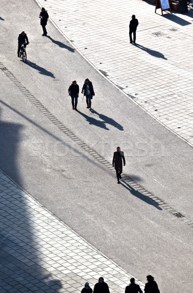 Insanlar yürüyüş sokak uzun gölgeler Bina Stok fotoğraf © meinzahn