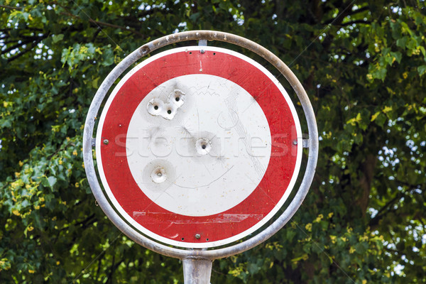 Pas véhicules panneau de signalisation trou de balle voiture route [[stock_photo]] © meinzahn