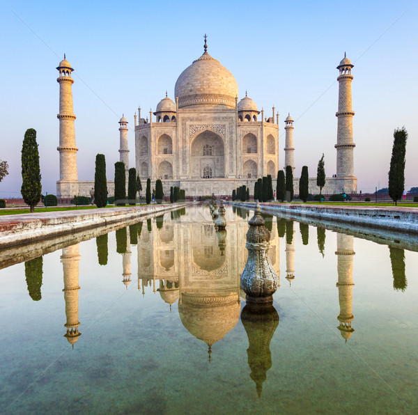 Taj Mahal India reflexión agua cielo azul Foto stock © meinzahn