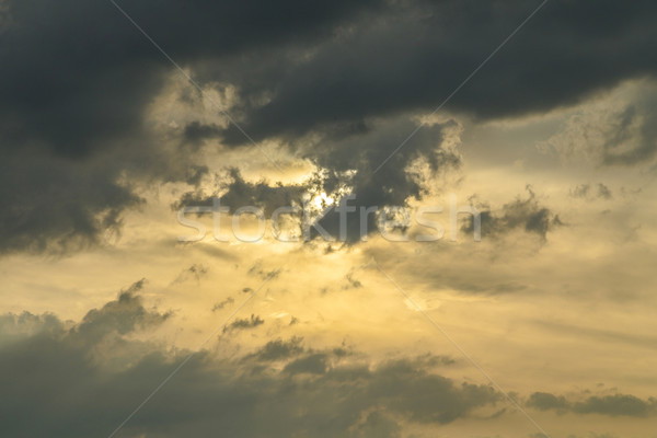 Dramatyczny niebo wygaśnięcia ciemne chmury Zdjęcia stock © meinzahn