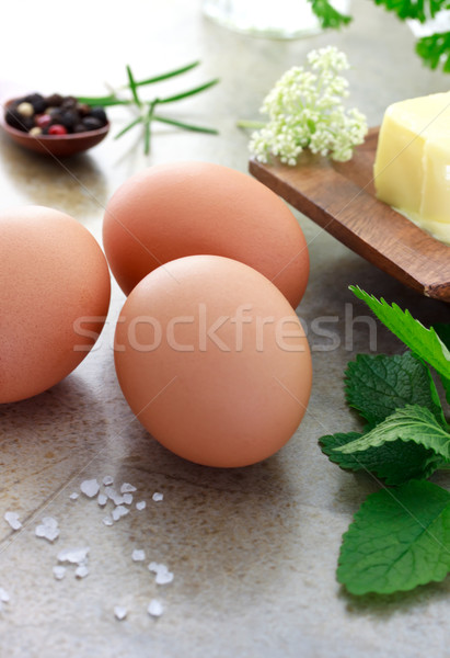Ovos ervas pimenta em grão manteiga alecrim salsa Foto stock © Melpomene