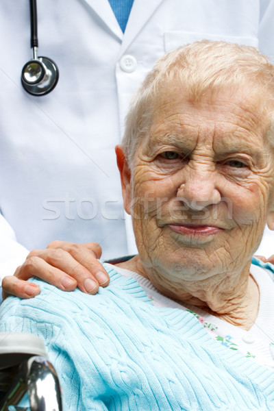Senior senhora médico cadeira de rodas homem feliz Foto stock © Melpomene