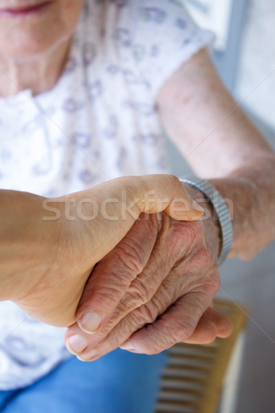Gondozó tart idősek kéz veranda ház Stock fotó © Melpomene