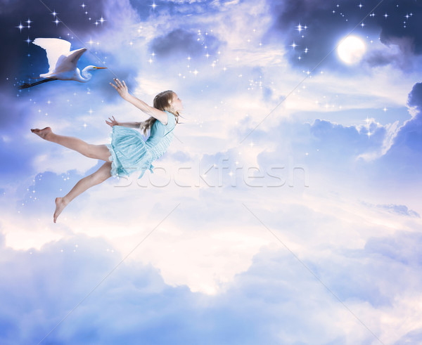 Stockfoto: Meisje · vliegen · Blauw · nachtelijke · hemel · witte · gelukkig