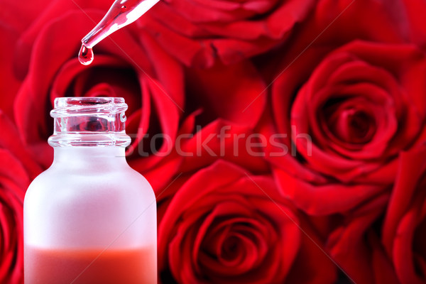 Bottiglia rose rosse rosa essenza bella Foto d'archivio © Melpomene