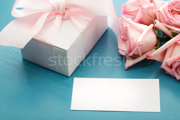 Stok fotoğraf: Mesaj · kart · hediye · kutusu · güller · pembe · kâğıt