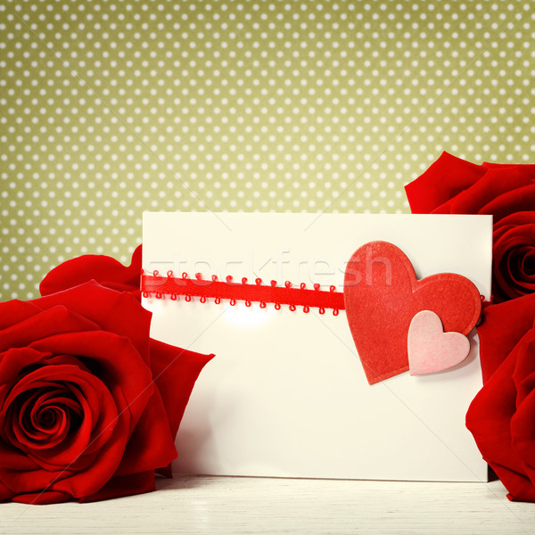 Inimă felicitare trandafiri rosii frumos verde Imagine de stoc © Melpomene
