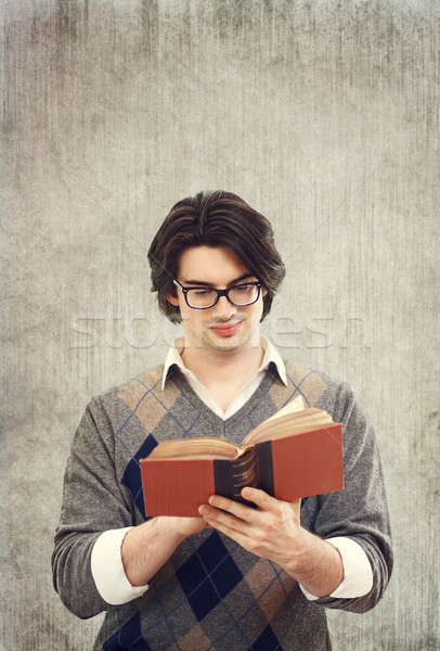 [[stock_photo]]: Homme · lecture · livre · école · étudiant