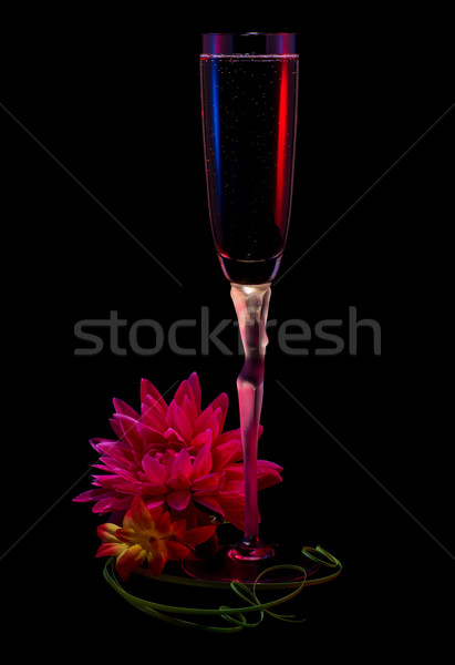 [[stock_photo]]: Verre · vin · fleurs · isolé · noir