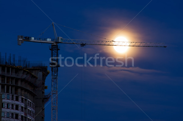állvány éjszaka felhőkarcoló építkezés telihold hold Stock fotó © MichaelVorobiev