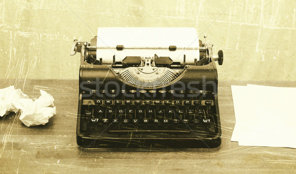 Oude schrijfmachine papier vintage kijken Stockfoto © michaklootwijk