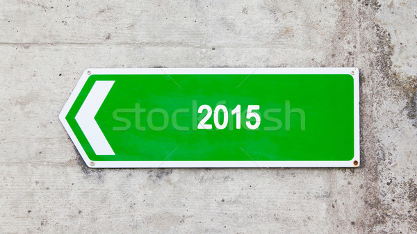 Verde signo 2015 concretas pared flecha Foto stock © michaklootwijk