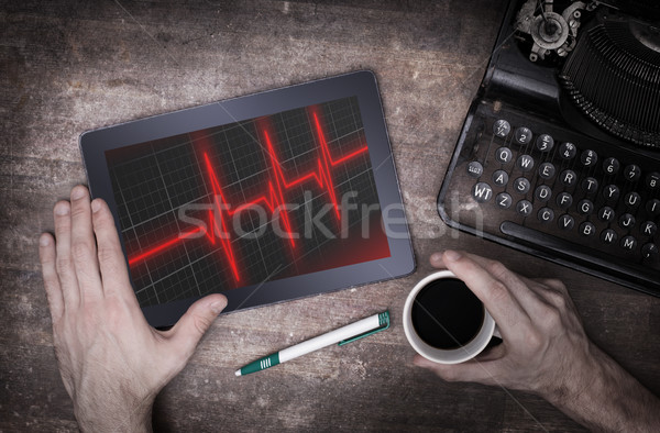 Elettrocardiogramma tablet sanitaria battito del cuore monitor medici Foto d'archivio © michaklootwijk