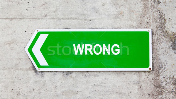 Grünen Zeichen falsch konkrete Wand arrow Stock foto © michaklootwijk