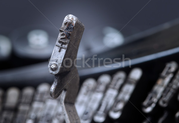 Hälfte Hammer alten Handbuch Schreibmaschine kalten Stock foto © michaklootwijk