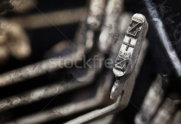 Martelo velho manual máquina de escrever mistério fumar Foto stock © michaklootwijk