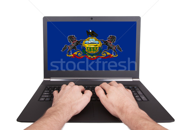 Kezek dolgozik laptop Pennsylvania mutat képernyő Stock fotó © michaklootwijk