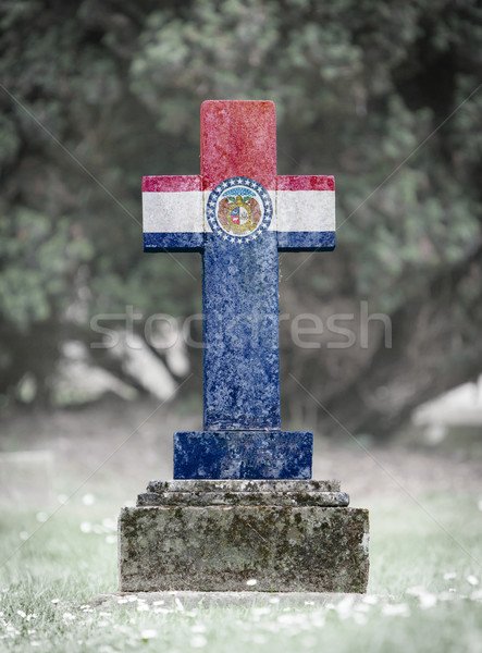 Lápida sepulcral cementerio Misuri edad capeado bandera Foto stock © michaklootwijk