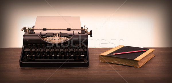 Jahrgang Schreibmaschine alten Pfund Retro-Stil Büro Stock foto © michaklootwijk