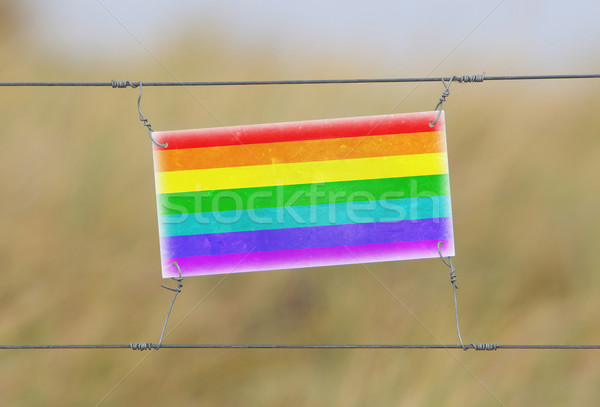 Confine recinzione vecchio plastica segno bandiera Foto d'archivio © michaklootwijk