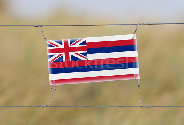 [[stock_photo]]: Frontière · clôture · vieux · plastique · signe · pavillon