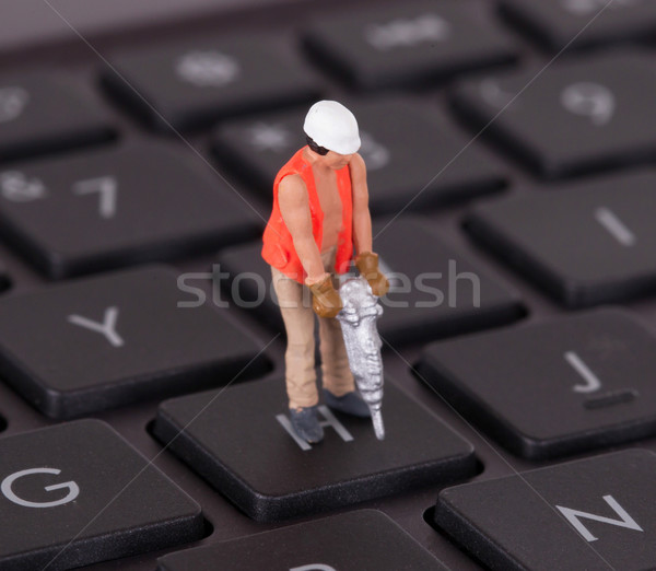 Foto stock: Miniatura · trabalhador · três · de · um · tipo · trabalhando · teclado