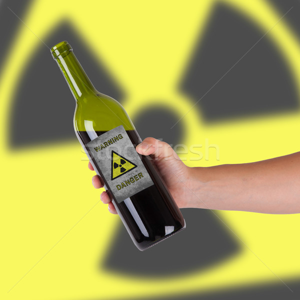 Mão garrafa aviso radioativo vinho Foto stock © michaklootwijk