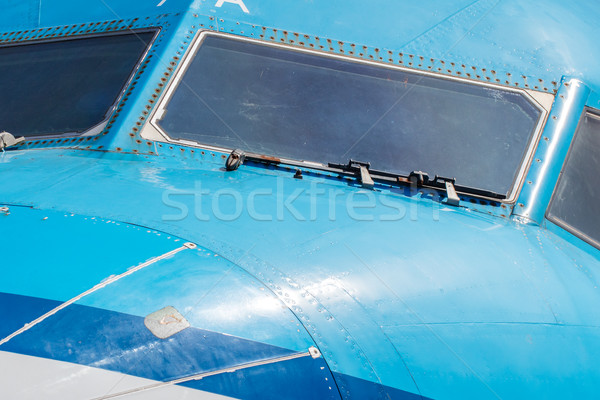 Carlinga jet avion albastru fereastră Imagine de stoc © michaklootwijk