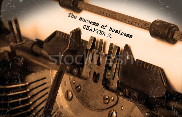 Vieux machine à écrire papier mise au point sélective succès [[stock_photo]] © michaklootwijk