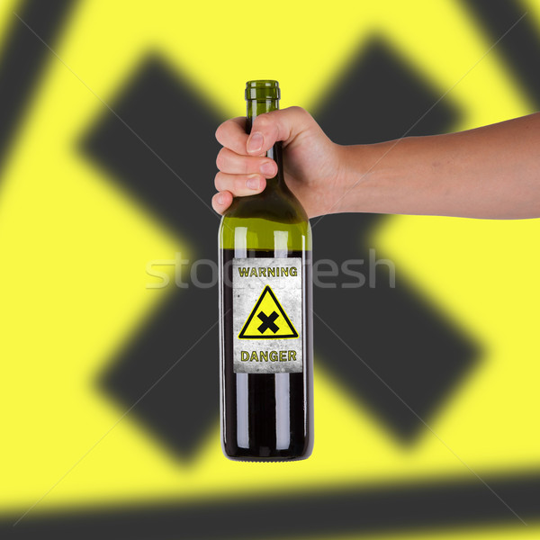 Foto stock: Mano · botella · alerta · peligro · vino