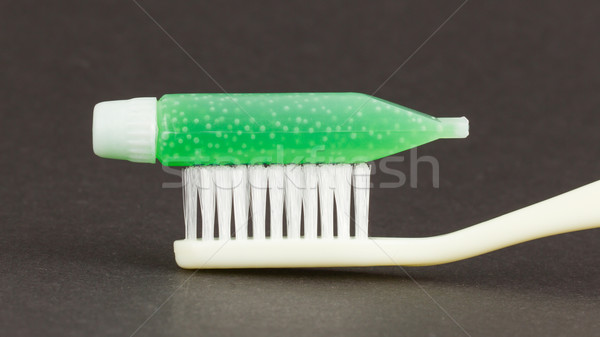 Fogkefe zöld fogkrém izolált szürke háttér Stock fotó © michaklootwijk