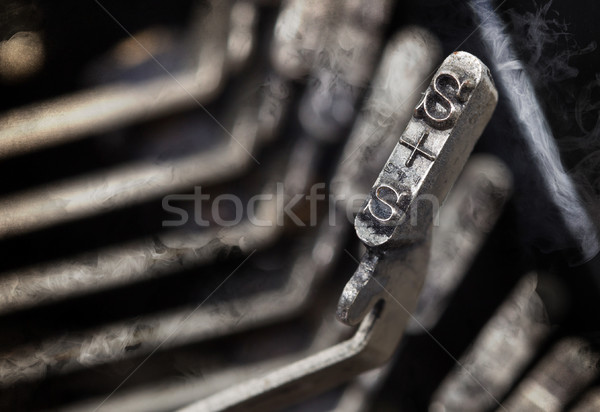 Hamer oude schrijfmachine mysterie rook Stockfoto © michaklootwijk