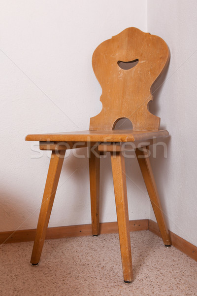 Oude houten stoel kamer hoek oude huis Zwitserland Stockfoto © michaklootwijk
