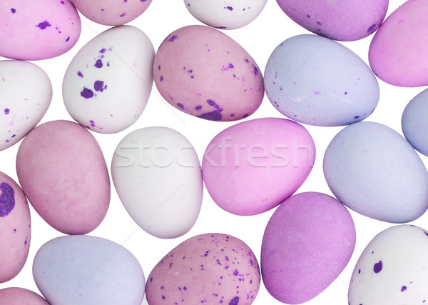Colorat ciocolată ouă de Paşti izolat alb pui Imagine de stoc © michaklootwijk