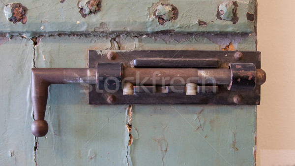 Alten Sperre Gefängnis selektiven Fokus Tür Metall Stock foto © michaklootwijk