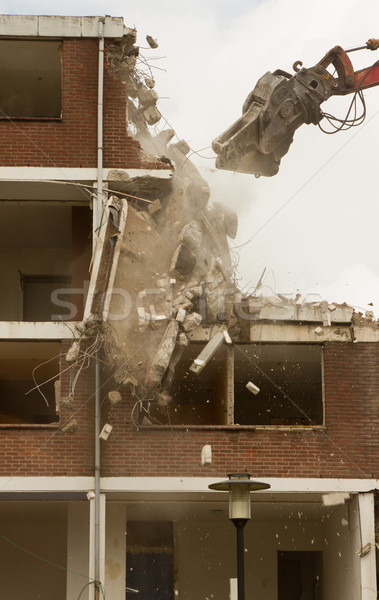 Macara perete acasă bilă furtună beton Imagine de stoc © michaklootwijk