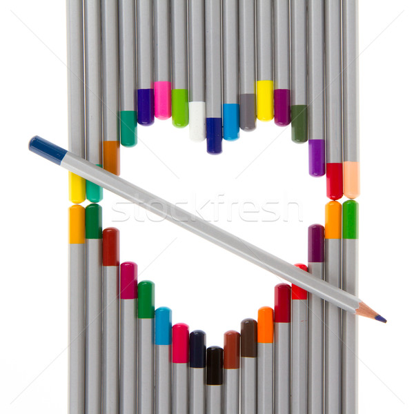 Foto d'archivio: Molti · diverso · colore · matite · cuore · bianco