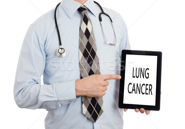 Médico tableta cáncer de pulmón aislado blanco Foto stock © michaklootwijk