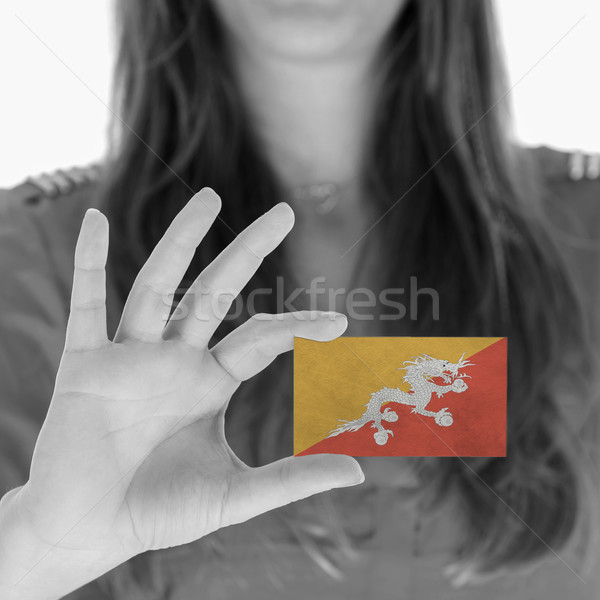 Vrouw tonen visitekaartje vlag Bhutan ruimte Stockfoto © michaklootwijk